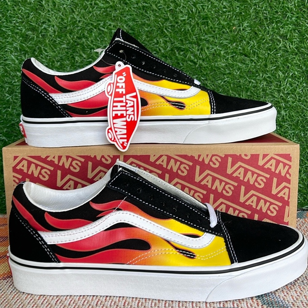 Vans Men’s Old Skool
(Flame) Black/Black/True White
VN0A38G1PHN
Sneakers - Picture 7 of 16